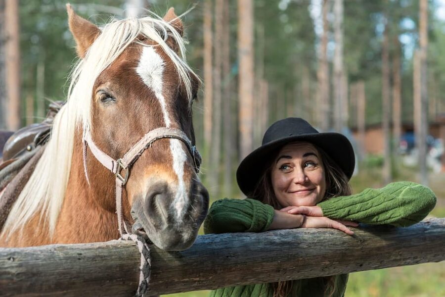 Levi: Horse and Husky Farm Visit with Juice and Cookies - Meeting Lapland’s working animals
