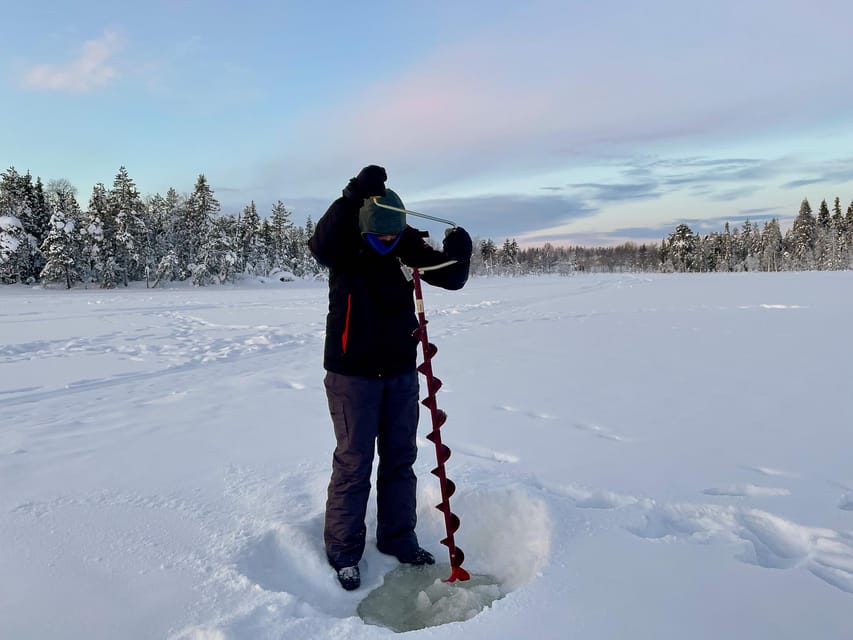 Levi: Ice Fishing Trip in a small group - Making a fishing hole near Levi