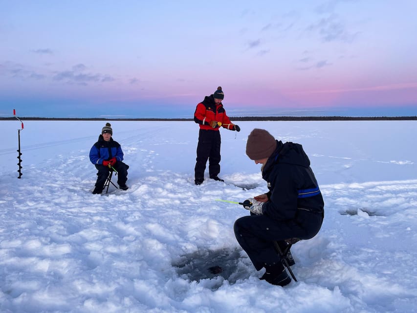 Levi: Ice Fishing Trip in a small group - From the tourist office to the frozen lake