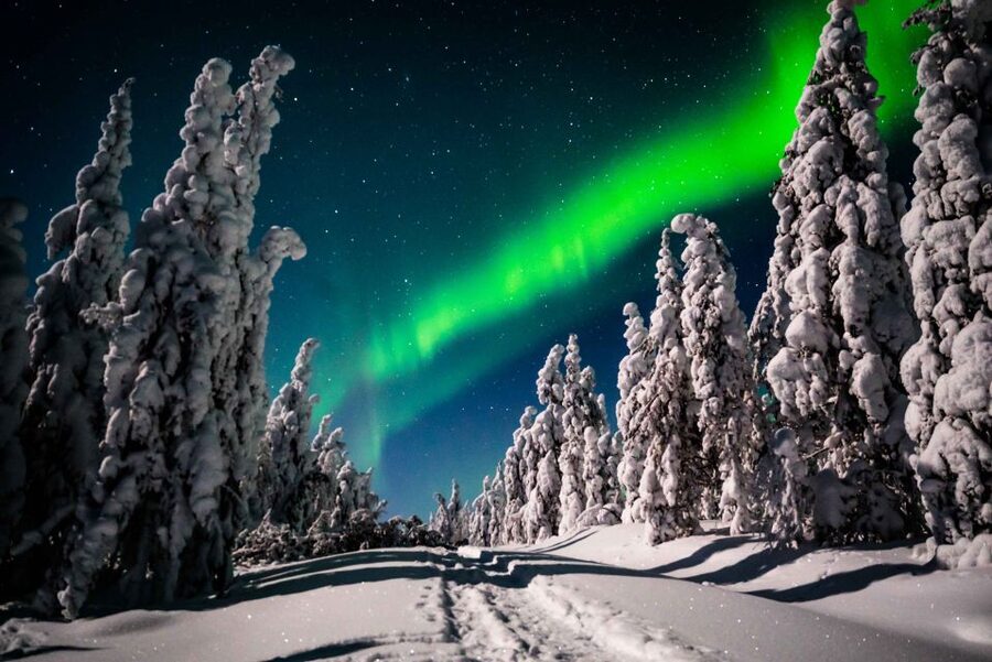 Levi: Northern Lights Hunting - Photography Tour - Stop two: more time, warmth, and better photographs