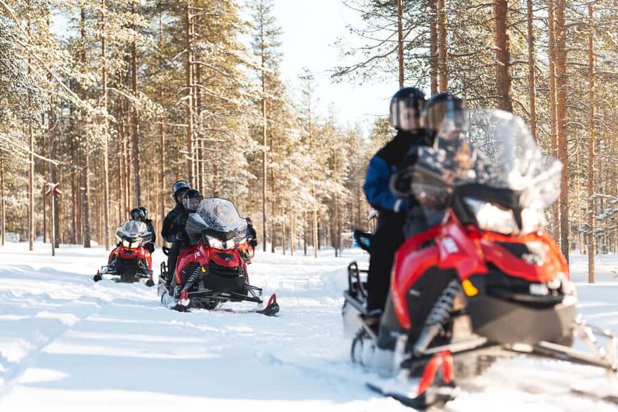 Levi: Snowmobile Safari to the Levi Nature - Thermal clothing before the engines start