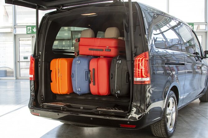Minivan Departure Transfer Helsinki City to Helsinki Airport HEL - Inside the Mercedes-Benz V Class