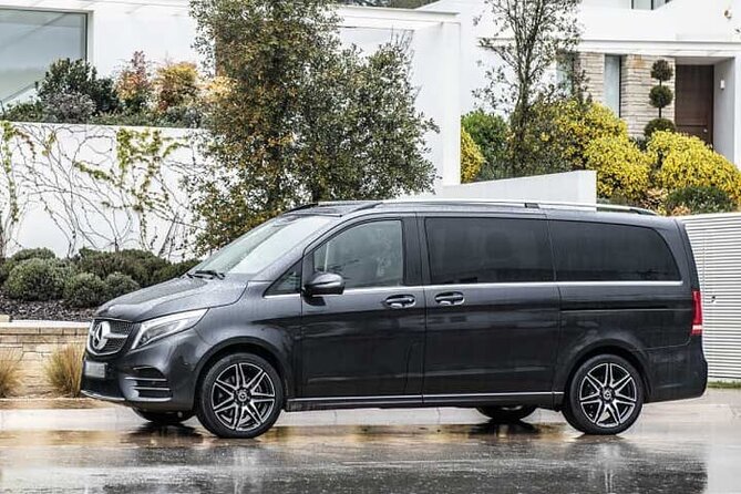 Minivan Departure Transfer Helsinki City to Helsinki Airport HEL - The service at its best