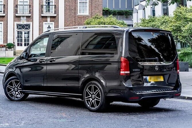 Minivan Departure Transfer Helsinki City to Helsinki Airport HEL - Who should book this private transfer?