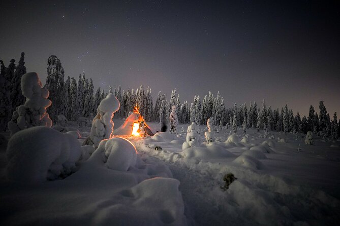 Night Snowshoeing Adventure under the Northern Lights - The fire stop is more than a warm drink