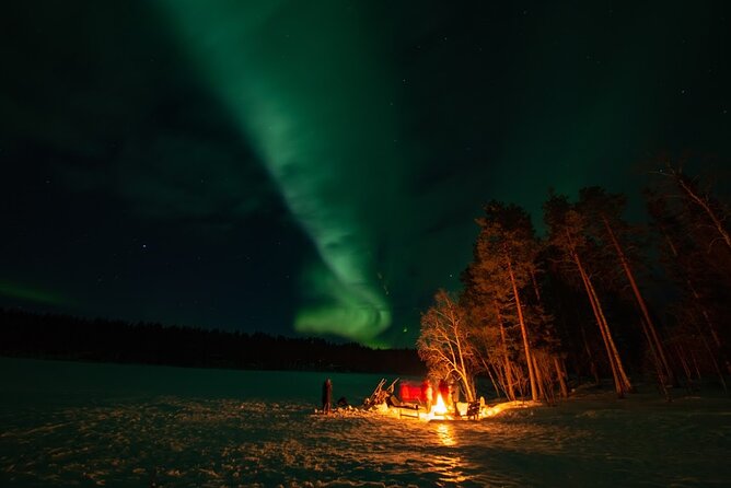 Northern Lights Hunting in Lappish old cottage - Photography help when the lights are faint