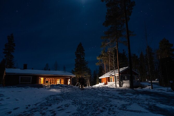 Northern Lights Hunting in Lappish old cottage - Group size and the meaning of small group