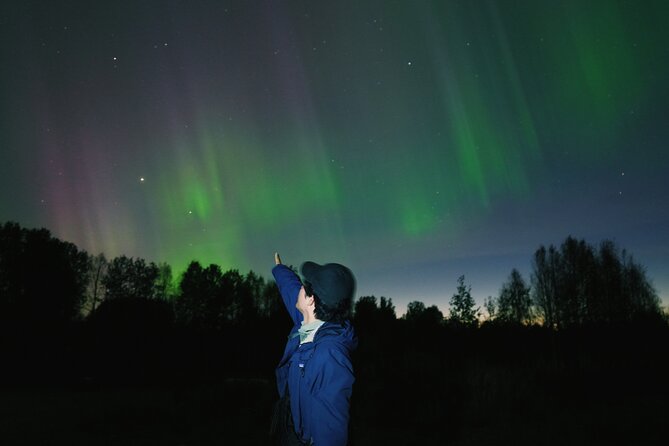 Northern lights hunting photo tour with bbq; small groups - The first viewing stop and the waiting game