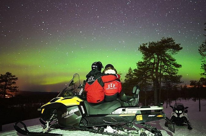 Northern Lights Snowmobile Hunt - Hunting the Northern Lights without a promise