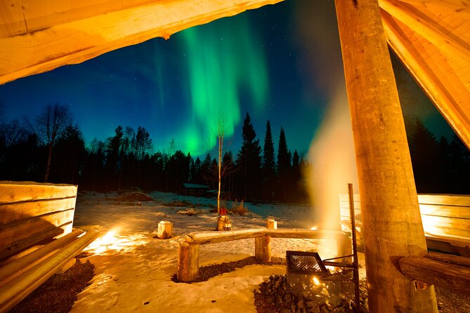Northern Lights Tour in Atmospheric Cottage - The guide shapes the evening