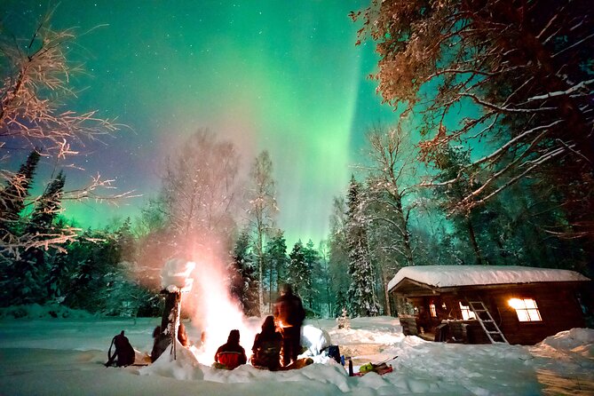 Northern Lights Tour in Atmospheric Cottage - The fire, sausage, and hot blueberry drink