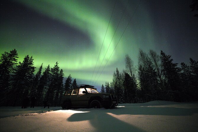 Private Group: Northern Lights Hunt 4x4 SUV with Aurora guarantee - Starting in Levi at 8 p.m.