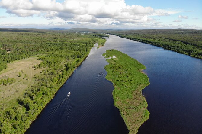 Private Guided Fishing Boat Tour in Rovaniemi - A clean boat and useful equipment
