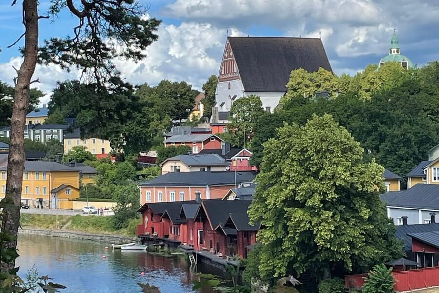Private Helsinki and Porvoo Combo by Car - Helsinki begins with the city’s grand center