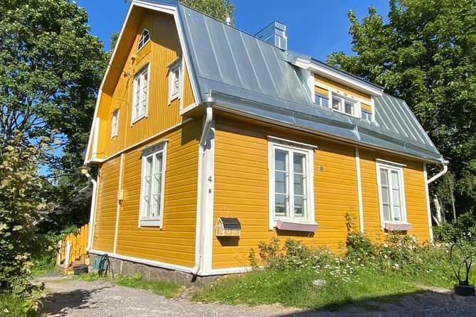 Private Helsinki Tour Highlights & Visit Porvoo City 1346 - Esplanadi Park and time for the market