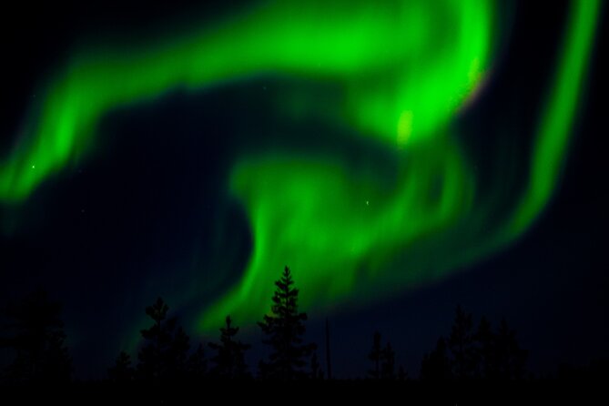 Private Northern Lights Tour With Skis Or Snowshoes in Pyhä - What the Northern Lights part is really like