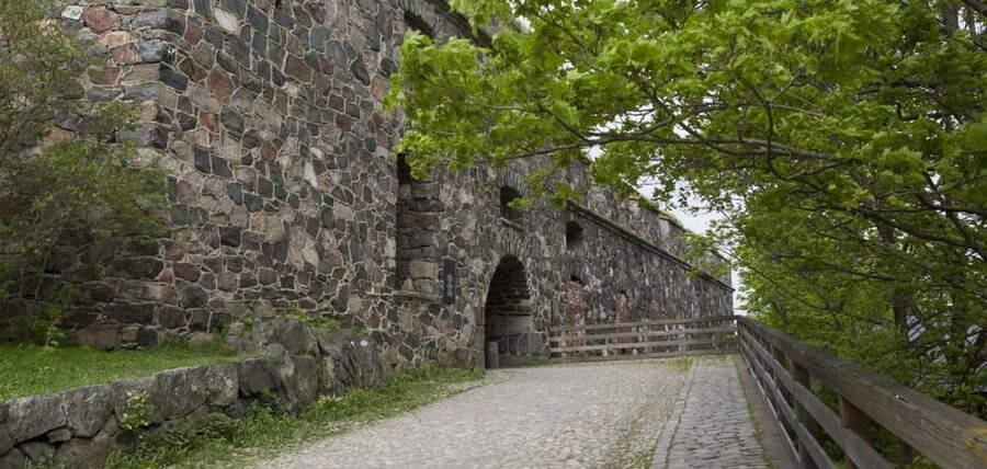 Private tour to Suomenlinna and Helsinki - Walking Suomenlinna’s old fortifications