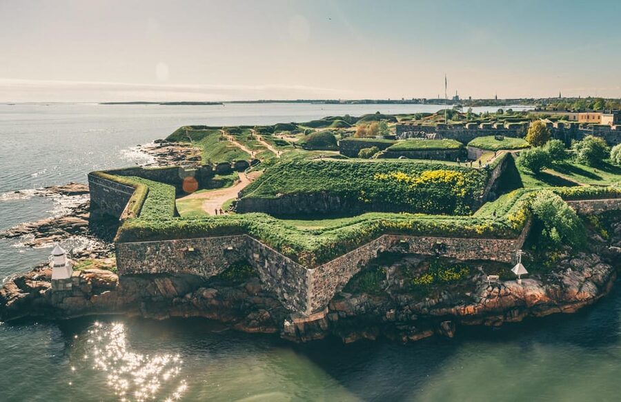 Private tour to Suomenlinna and Helsinki - Guide language and the value of local explanation