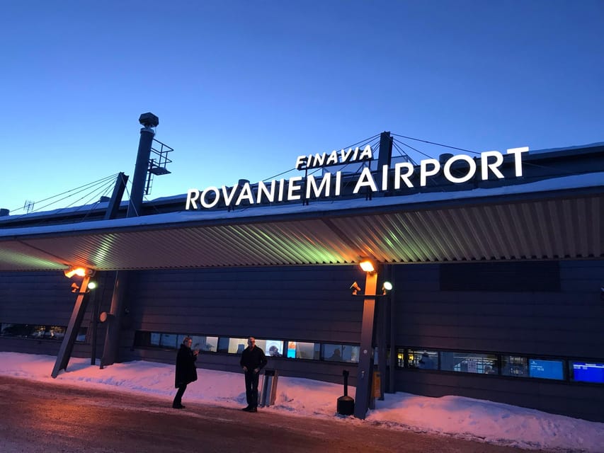 Private Transfer Rovaniemi - Kiruna - The middle stop at a Lapland gas station