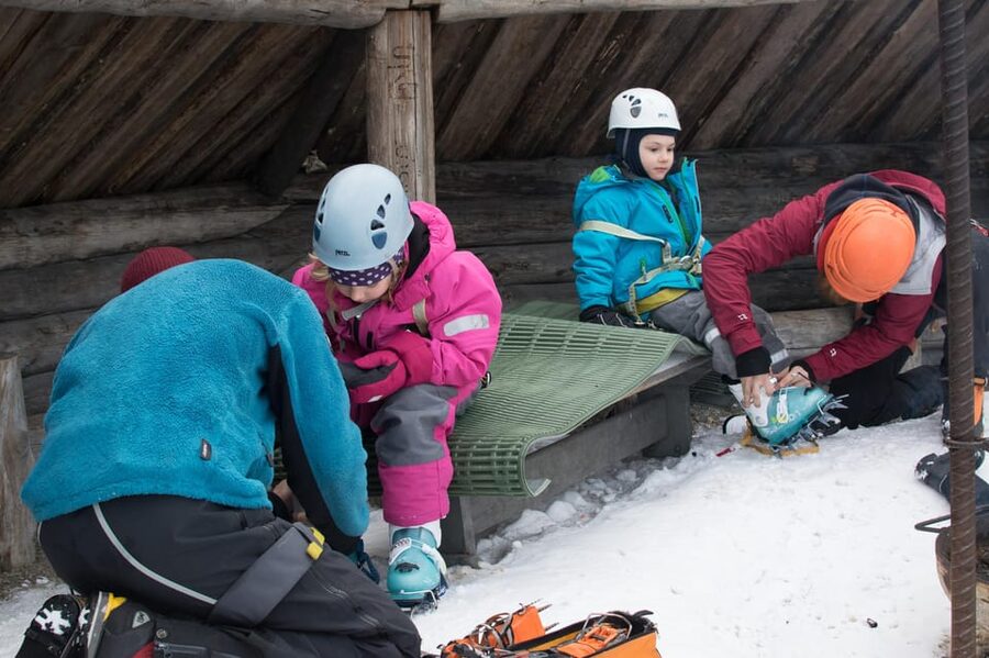 Pyhätunturi: Kid's Ice Climbing Adventure in Finnish Lapland - Guides, stories, and the human side of the activity