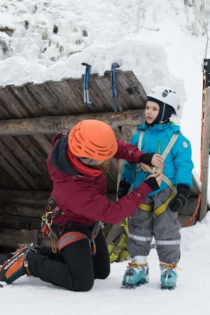 Pyhätunturi: Kid's Ice Climbing Adventure in Finnish Lapland - Equipment and clothing that make the difference