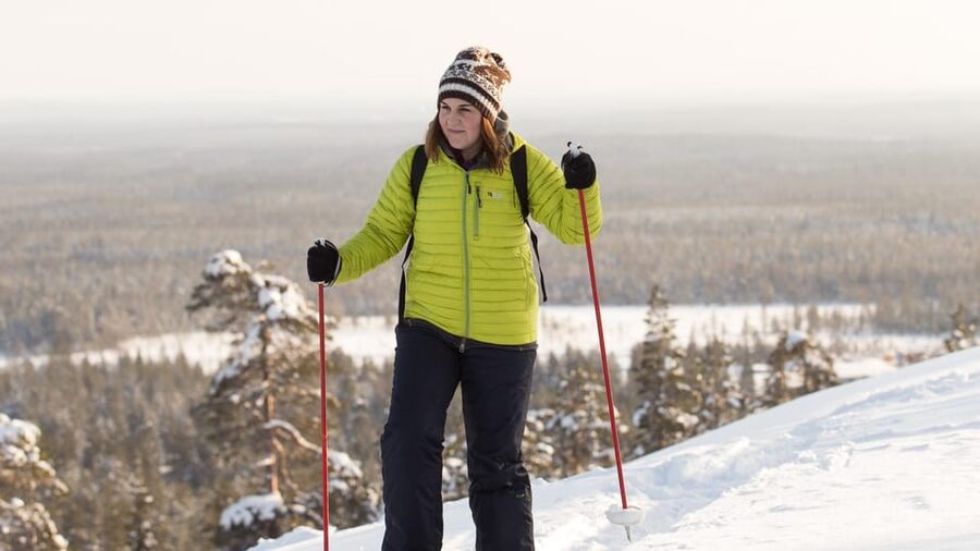 Pyhätunturi: Scenic Snowshoeing Tour in Finnish Lapland - Learning the snowshoe step by step