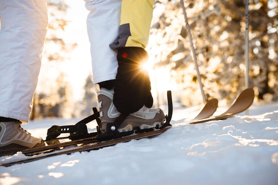 Pyhätunturi: Try Wilderness Skiing in Finnish Lapland - Stories, safety, and the warm berry break