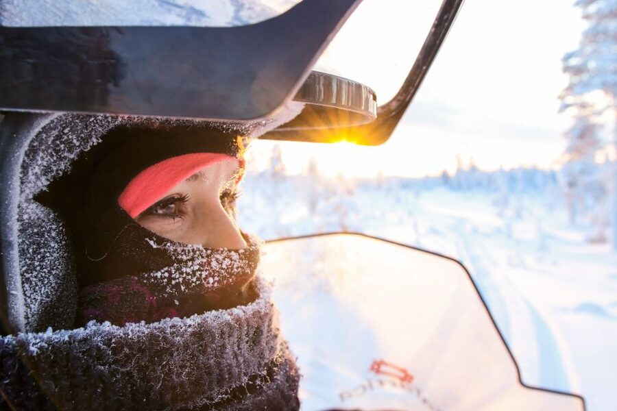 Rovaniemi: 2-Hour Snowmobiling Experience - Across frozen river country