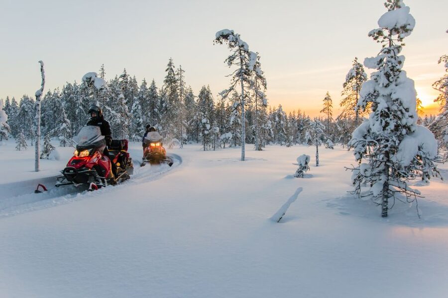 Rovaniemi: 2-Hour Snowmobiling Experience - Sharing one snowmobile