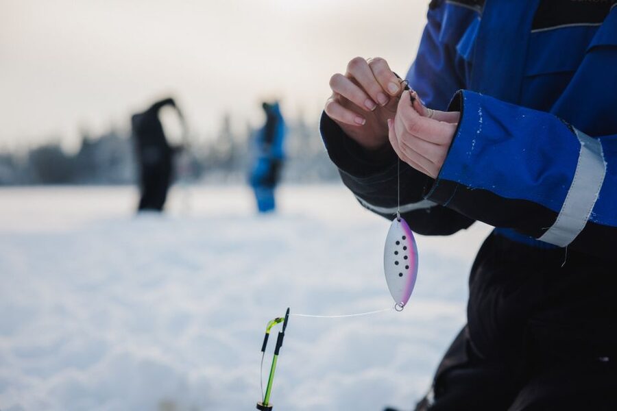 Rovaniemi: Arctic Circle Ice Fishing Experience - Four hours on a frozen lake near Rovaniemi