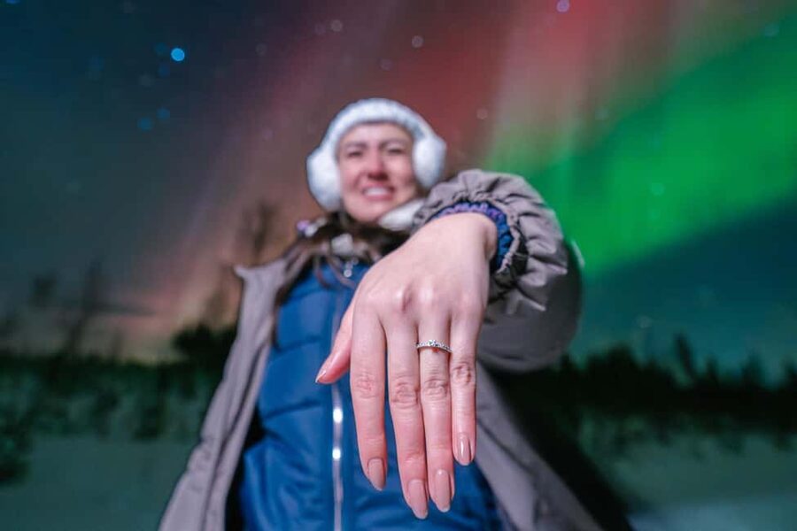 Rovaniemi: Aurora Hunt with Money-Back Guarantee and Photo - Waiting in Lapland for the sky to open