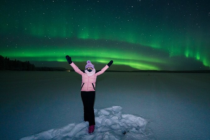 Rovaniemi: Aurora Hunt with Photograph & money back guarantee - Getting photographs under the aurora