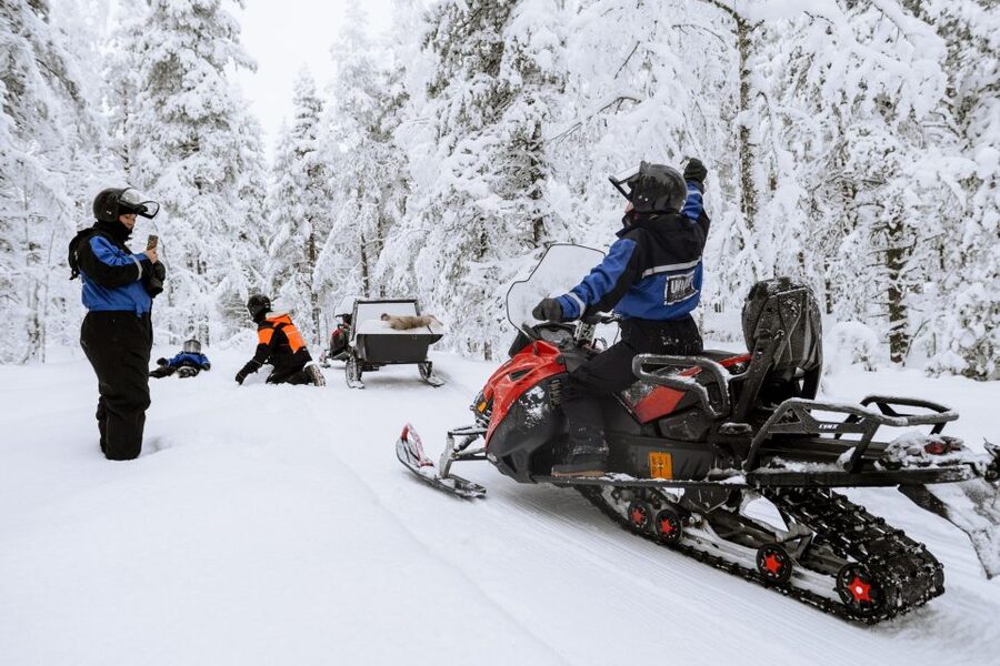 Rovaniemi: Easy Snowmobile Safari - From pickup to the Wild Nordic Finland base