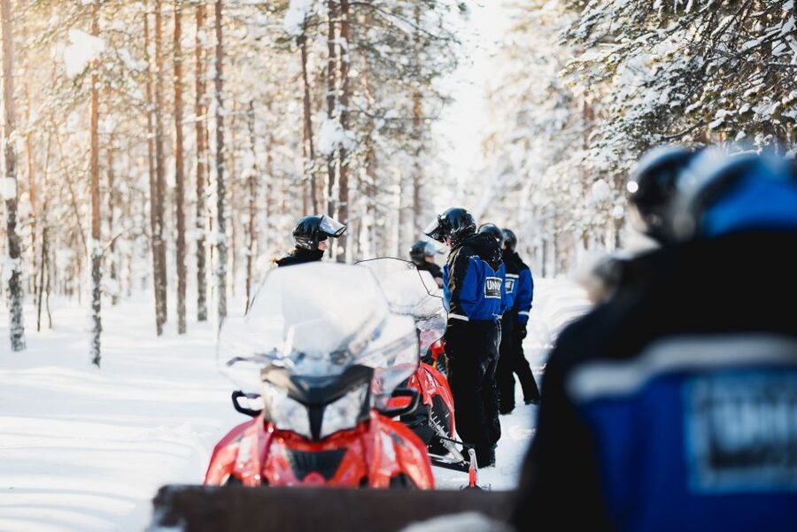 Rovaniemi: Easy Snowmobile Safari - The safety briefing and first turn at the controls
