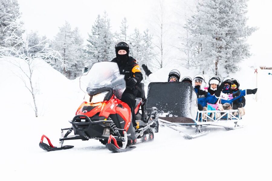 Rovaniemi: Family Snowmobile Safari with Campfire and Snacks - The children’s mini-snowmobile session