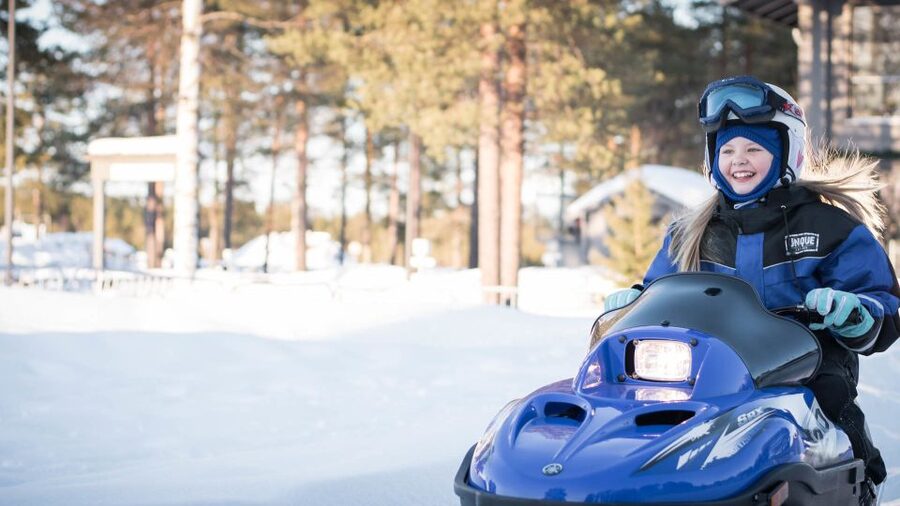 Rovaniemi: Family Snowmobile Safari with Campfire and Snacks - The guides make a difference