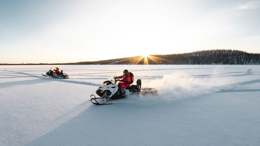 Rovaniemi: Full-Day Snowmobile Safari into the Wilderness - Lunch beside a campfire