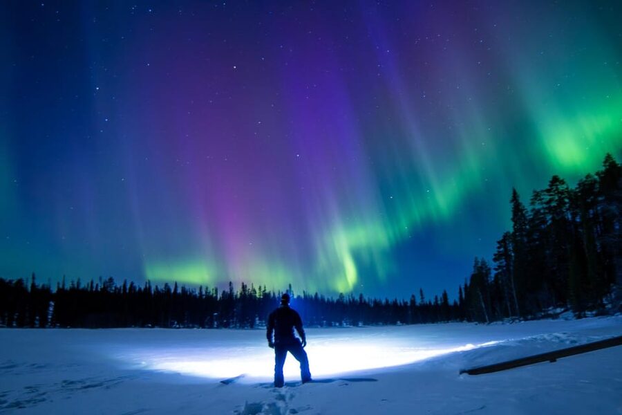 Rovaniemi: Guaranteed Aurora Hunting Tour with Local Guide - Meeting your guide in a blue van