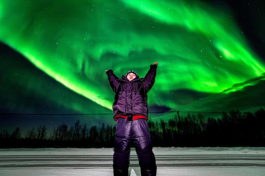 Rovaniemi: Guaranteed Northern Lights Tour with Photos - Fire, Finnish snacks, and staying warm