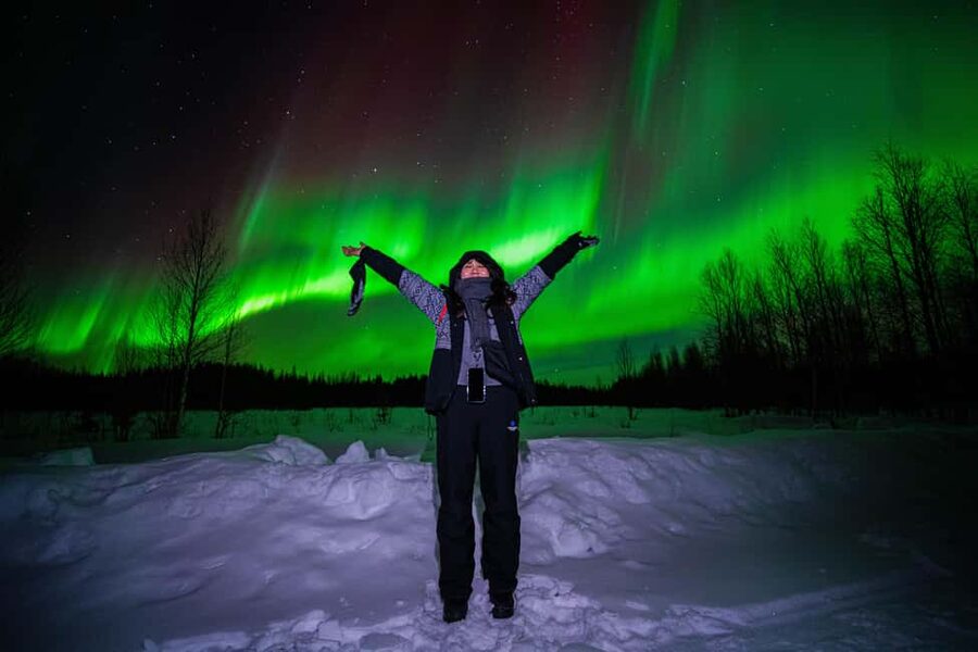 Rovaniemi: Guaranteed Northern Lights Tour with Photos - Photos without losing the show