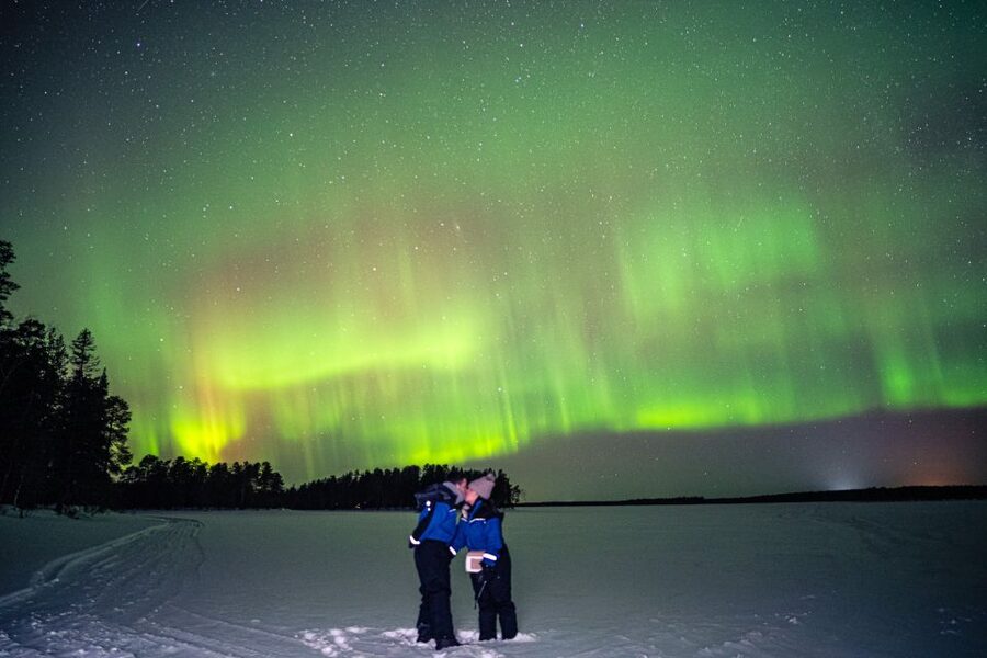 Rovaniemi: Guaranteed Ultimate Aurora Hunt with Photographer - What the photographer adds