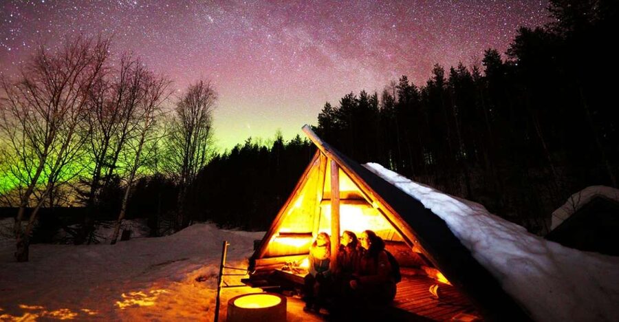 Rovaniemi: Lapland Northern Lights Tour with BBQ - Leaving Rovaniemi for the dark forest