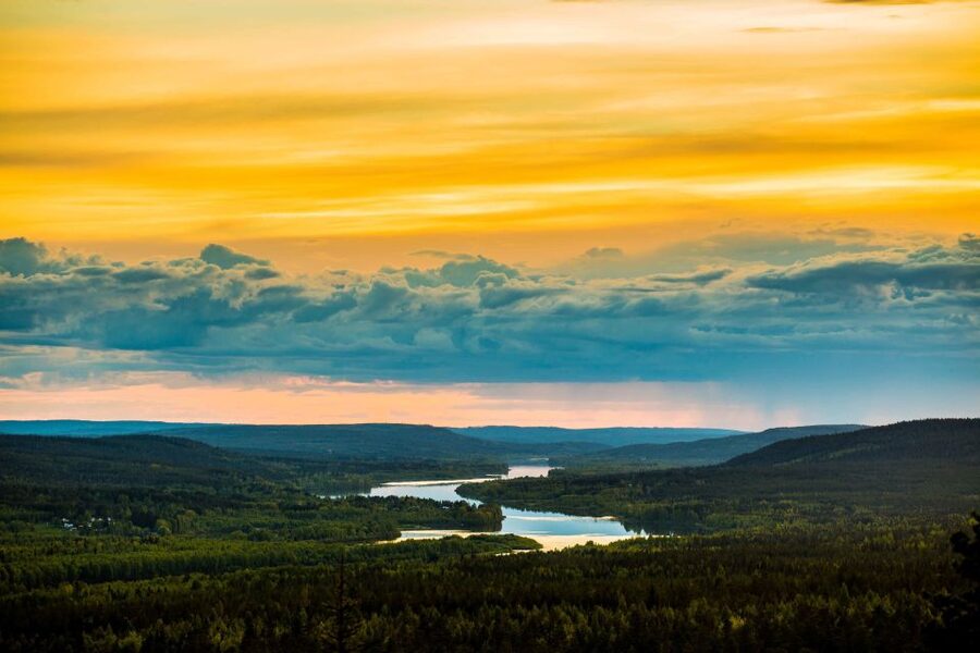 Rovaniemi: Midnight Sun Photography Tour - The two-hour stop brings together wilderness and a campfire