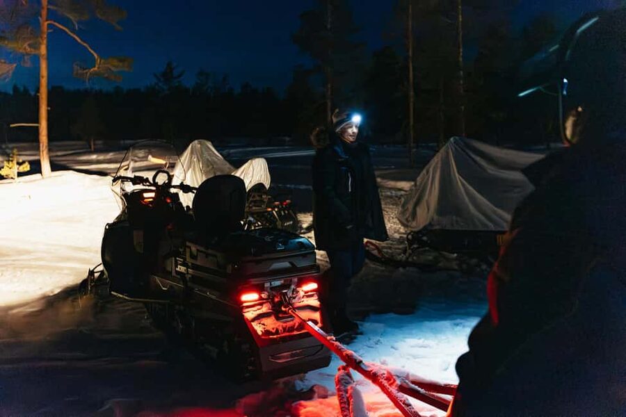 Rovaniemi: Northern Lights Family-Friendly Snowmobile Safari - Forest tracks and the longer midway stop