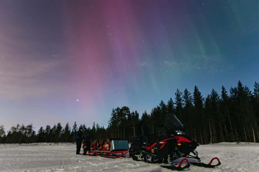 Rovaniemi: Northern Lights Family-Friendly Snowmobile Safari - Getting ready at Rovakatu 24