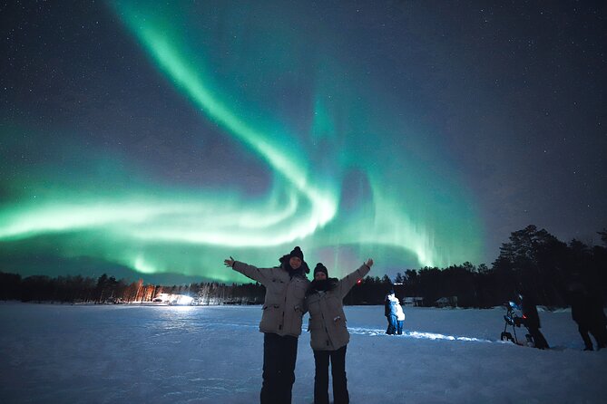 Rovaniemi: Northern Lights Group Tour - Guaranteed View - What the guides add to the night