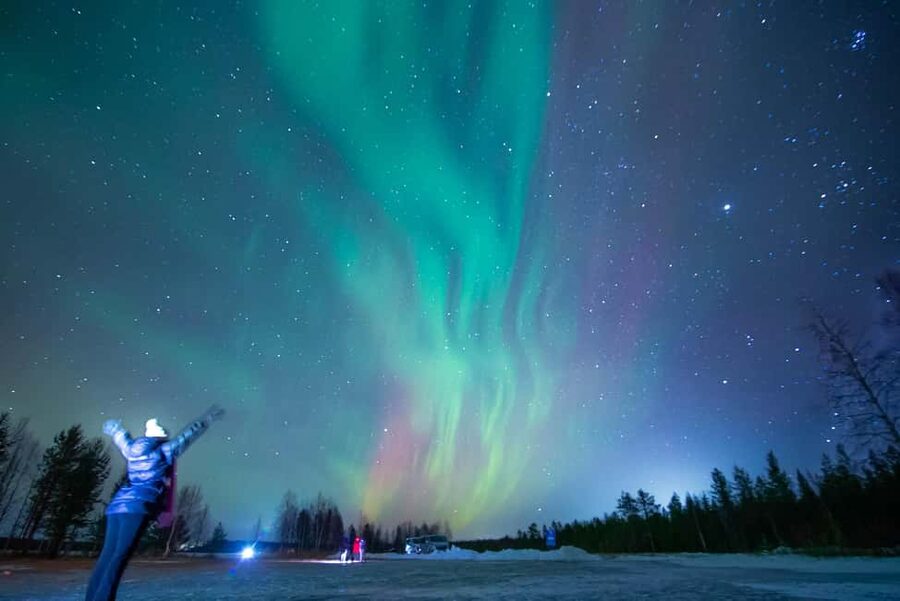 Rovaniemi: Northern Lights Guided Tour with Pro Camera - Science, legends, and the role of the guide