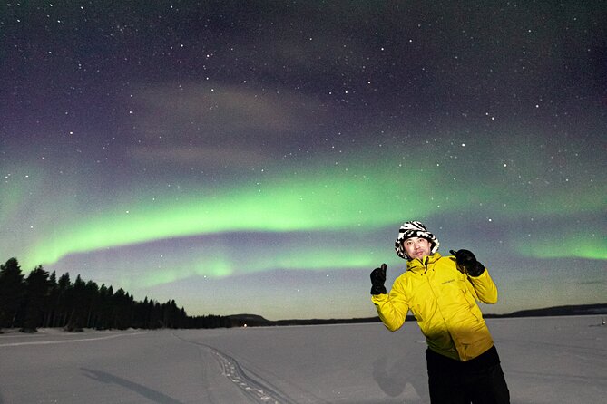 Rovaniemi: Northern Lights Pro Guaranteed - Unlimited (PRIVATE) - Campfire food and warm drinks