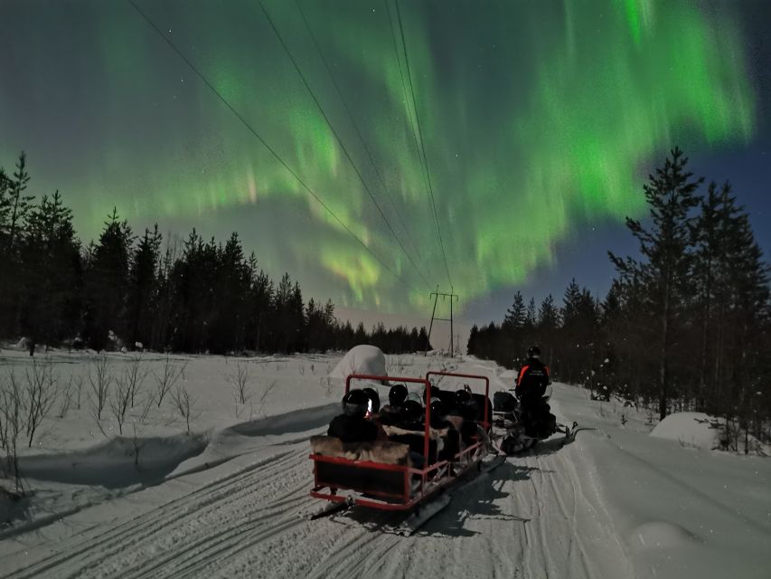 Rovaniemi: Northern Lights Sledge Ride - The guides make the evening work