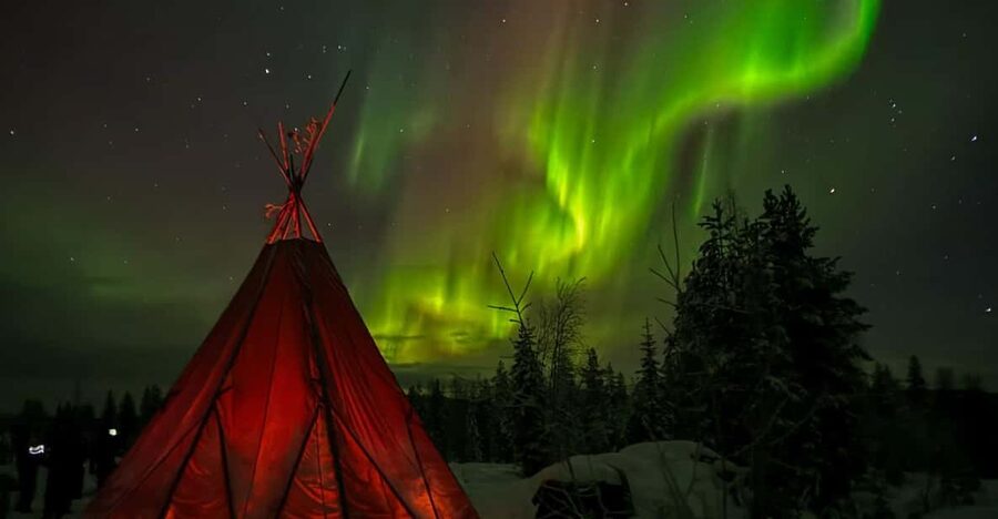 Rovaniemi: Northern Lights Tour at the Campfire - Leaving Rovaniemi for a darker sky